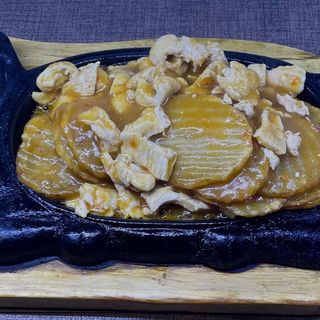 332. Pollo Satay con patate alla piastra
