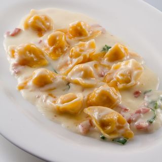 Tortellini panna e prosciutto