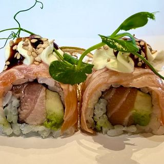 U03. Salmon flambe roll