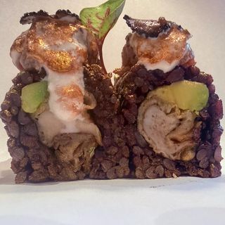 U38. Black beef roll