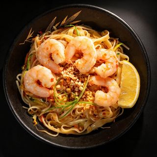 Shrimp pad thai