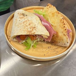 Piadina farcita all'italiana