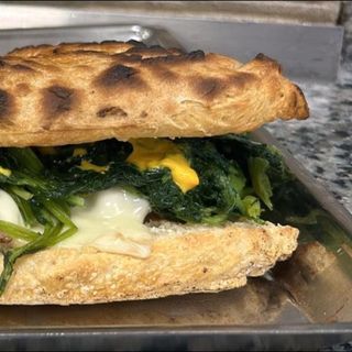 Stracciatella, pancetta, pachino