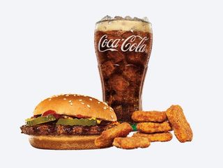 Cheeseburger + 6 Nuggets + 350ml Soda