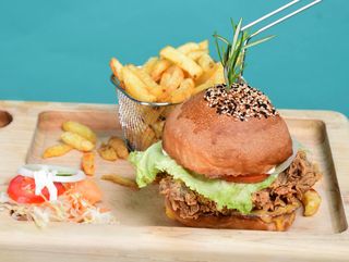 Bakers Royal Crunch Burger With Fries (NEW)