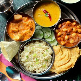 Curry with Naan & Rice - Combo 1