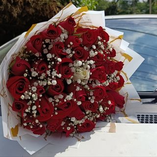 40 pcs of red with white centre