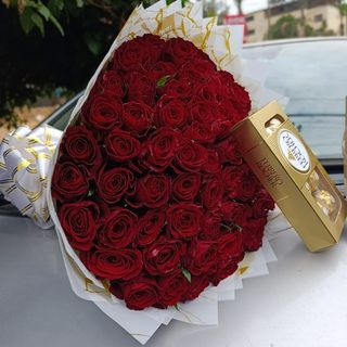 Red roses X ferero rocher chocolate barT8