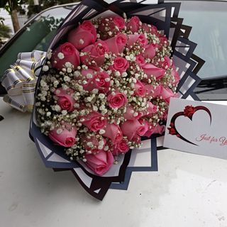 40pcs of pink roses with gypsophila 