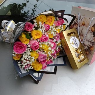 Mini pink and yellow bouquet X ferero rocher chocolate 