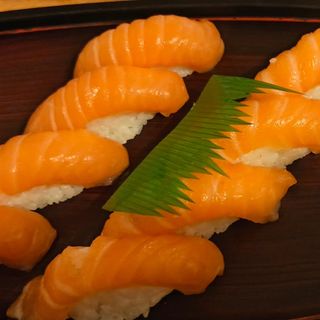 Salmon sushi set
