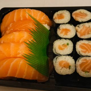 Salmon Sushi maki set