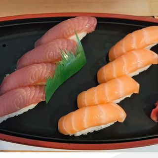 Tuna and Salmon Sushi Set