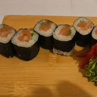 Salmon Roll (Sake Maki)