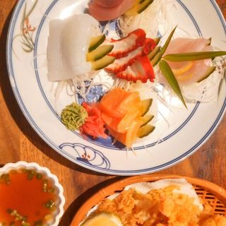 Sashimi and Tempura Udon Set
