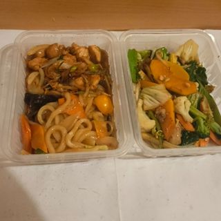 Fried Chicken with Fried Noodles