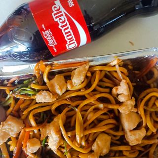 Chicken Fried Noodles + 500ml soda of your choice