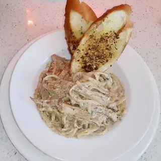 Linguine Alfredo 