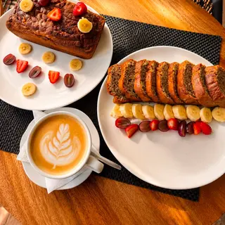 Classic banana cake &tea