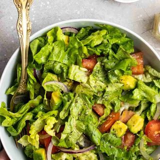 Avocado lettuce salad 