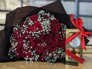 Linda Bouquet with Chocolates