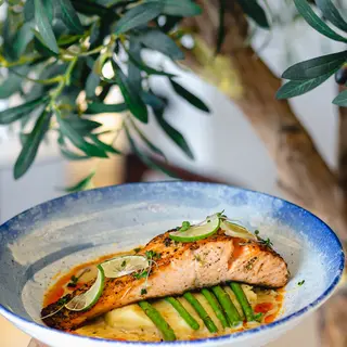 Grilled Salmon with Lemon Butter Sauce