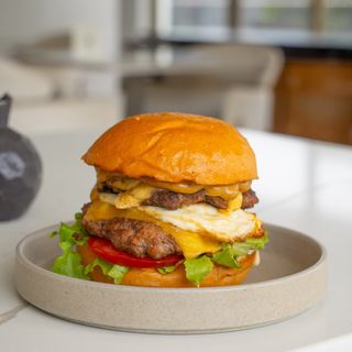 DELUXE SMASHED BURGER