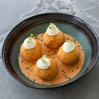Izzi Cheesy Balls