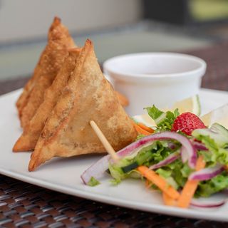 Chicken or Beef Samosa 3pcs