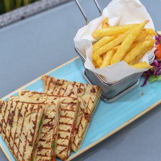 Classic Club Sandwich & Fries