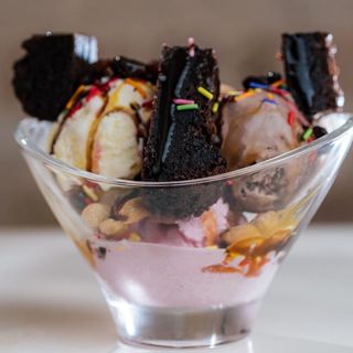 Brownie sundae