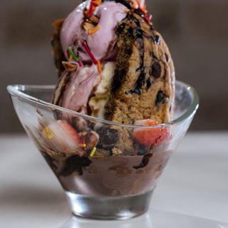 choco chip cookie sundae
