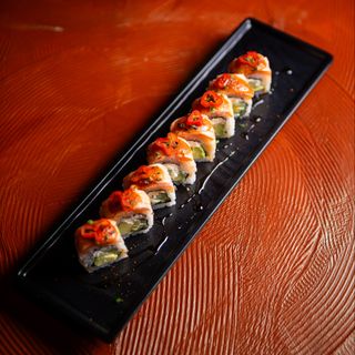 Flamed salmon roll