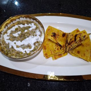 Coconut green grams with 2pcs chapati. 