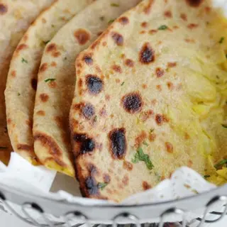 One Aloo Paratha - Tandoori with Plain Curd (Stuffed Potato Naan served with Plain Yogurt)