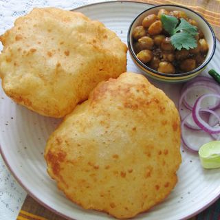Chole Bhature (Two Bhatures)