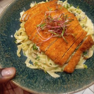 Fettuccine alfredo with Crumbed Chicken