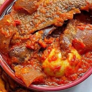 Pomo mixed with titus fish and boiled egg 