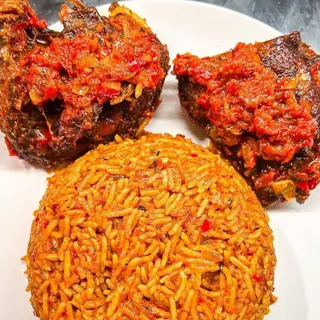 Jollof rice with 2 pieces peppered chicken
