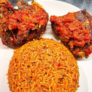 Jollof rice with 2 pieces peppered chicken 