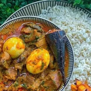 White rice served with 2 boiled eggs, fried titus and beef stew