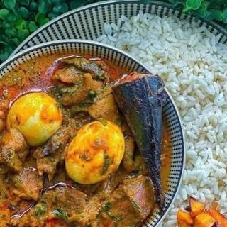White rice served with 2 boiled eggs, fried titus and beef stew