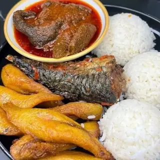White rice, titus fish, plantains and beef sauce on the side