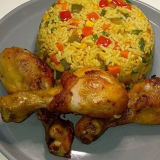 Fried Rice served with 3 drumsticks 