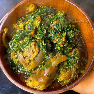 Cowleg and beef mixed with eforiro in spicy sauce