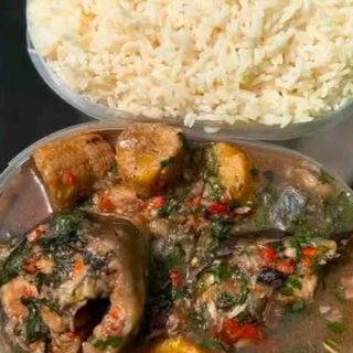 Catfish peppe soup with boiled plantains served with white rice