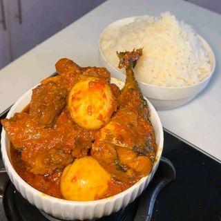 White rice served with titus fish mixed with chicken and 2 boiled eggs