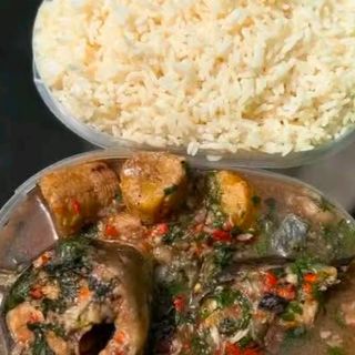 White rice served with catfish peppe soup mixed with boiled plantains