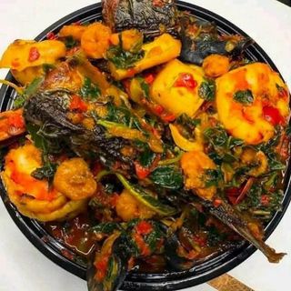 Titus fish mixed with boiled plantains, eforiro and pomo