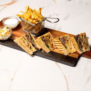 PESTO CHICKEN SANDWICH